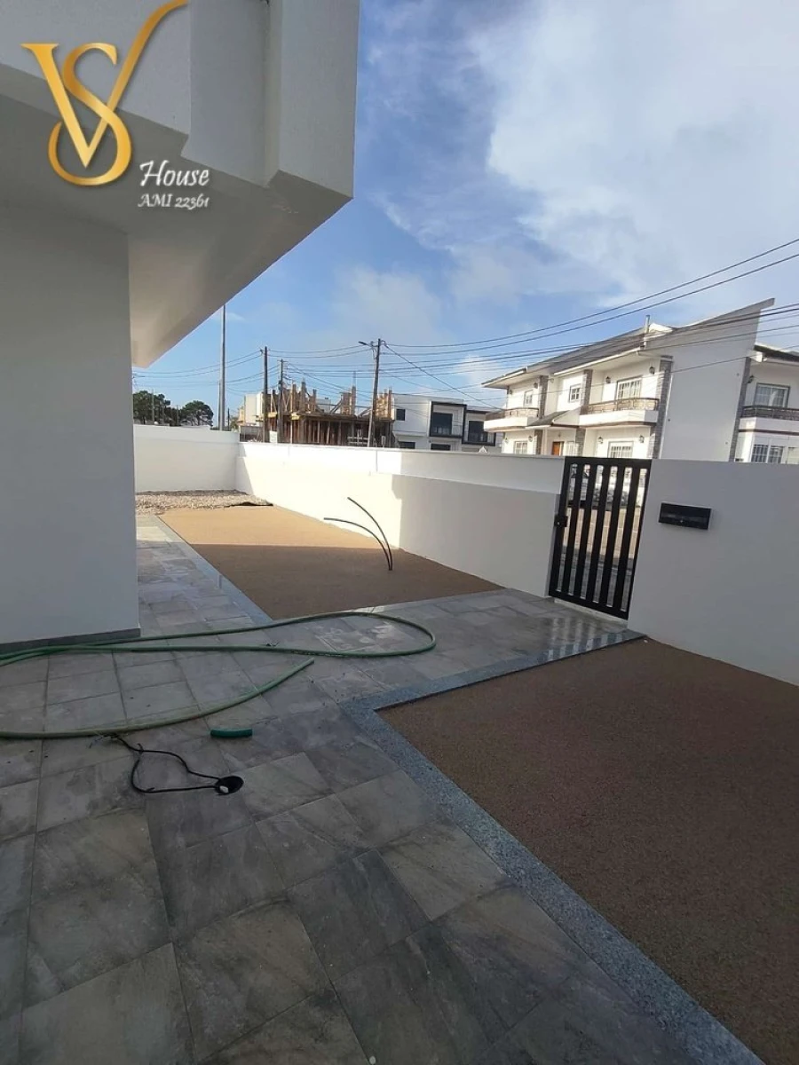 Moradia T4 para Venda em Corroios Foto 14