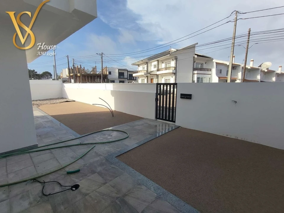 Moradia T4 para Venda em Corroios Foto 19