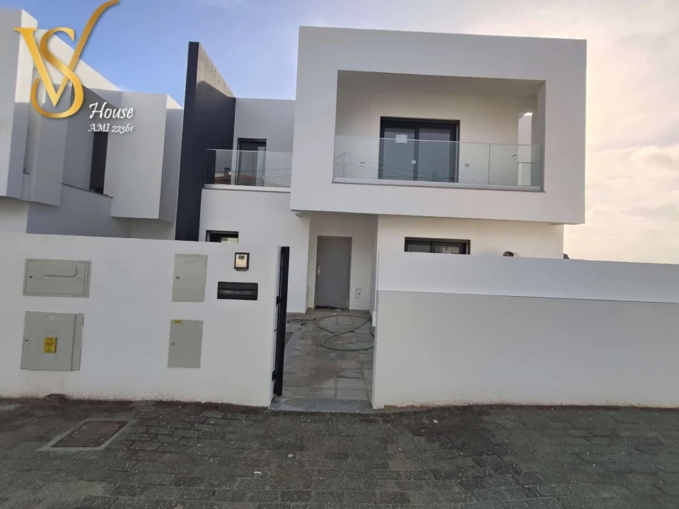 Moradia T4 para Venda em Corroios Foto 16