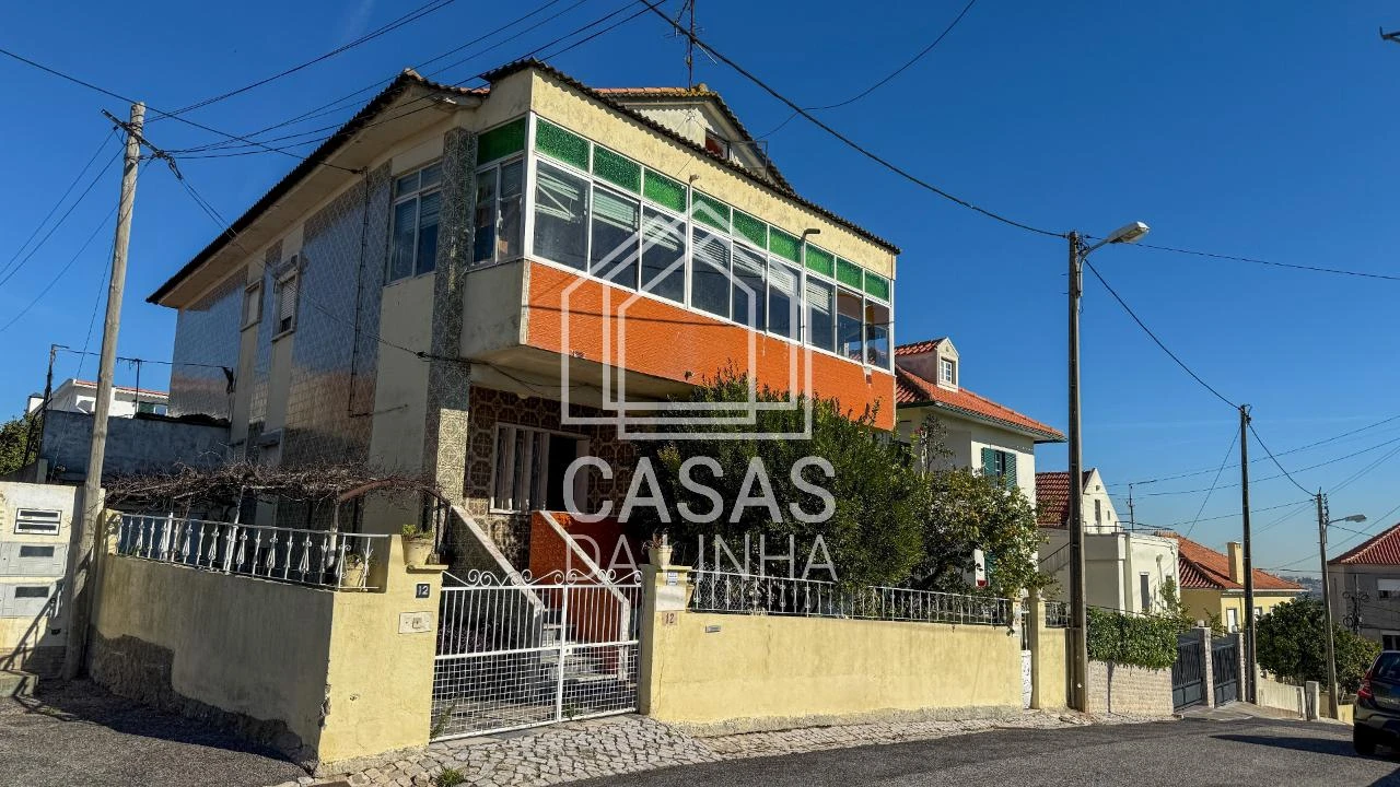 Moradia T5 para Venda em Porto Salvo Foto 1