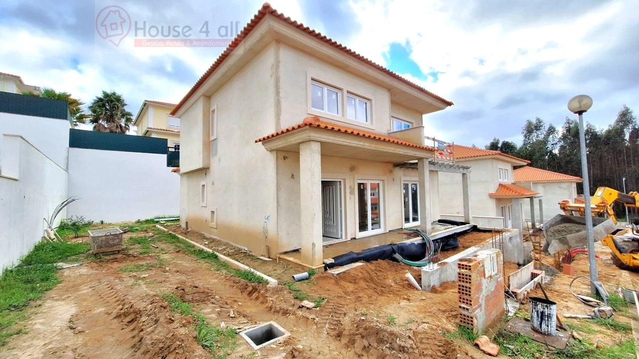 Moradia T4 para Venda em Nossa Senhora do Pópulo, Coto e São Gregório Foto 1
