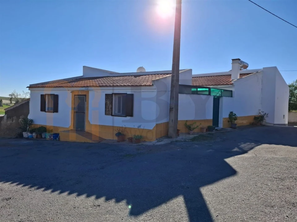 Moradia T2 para Venda em Santa Barbara de Padrões Foto 2