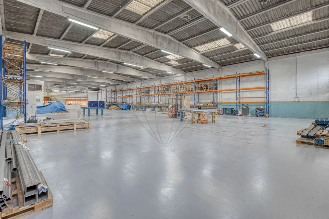 Armazém para Arrendamento em Cidade da Maia Foto 34