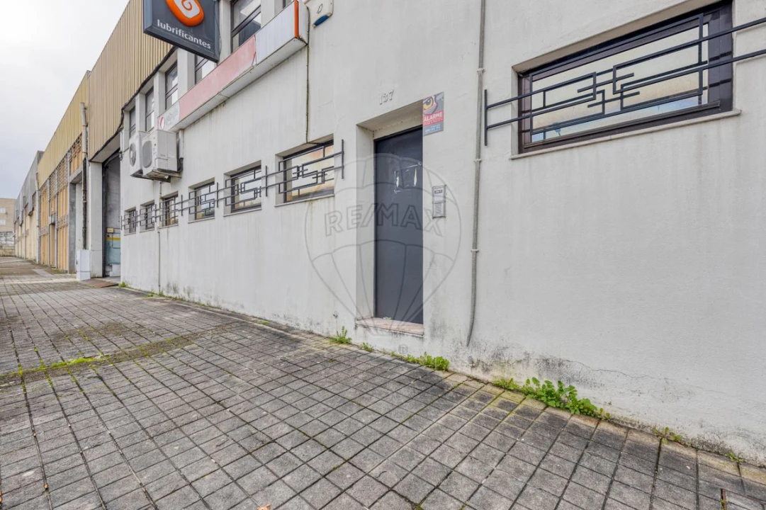Armazém para Arrendamento em Cidade da Maia Foto 6