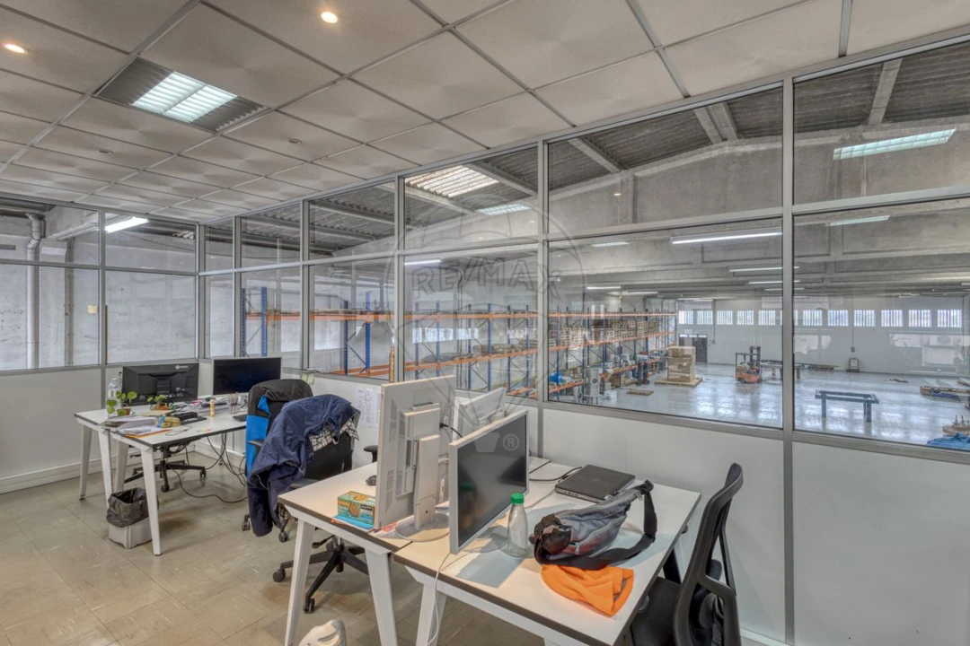 Armazém para Arrendamento em Cidade da Maia Foto 32