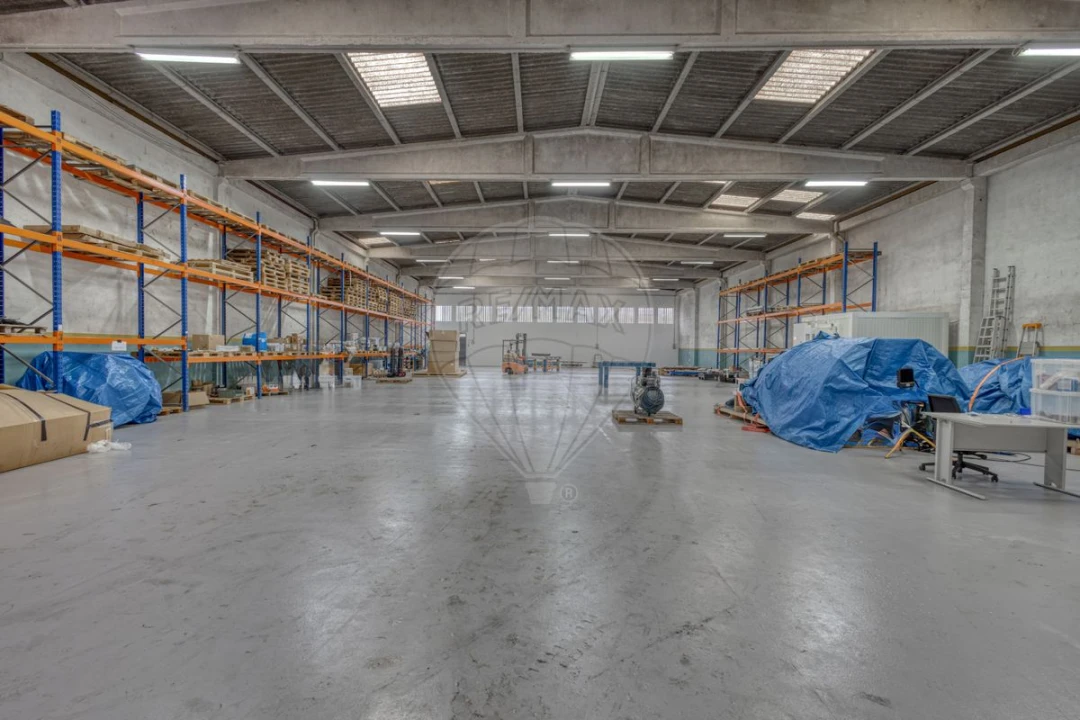 Armazém para Arrendamento em Cidade da Maia Foto 14