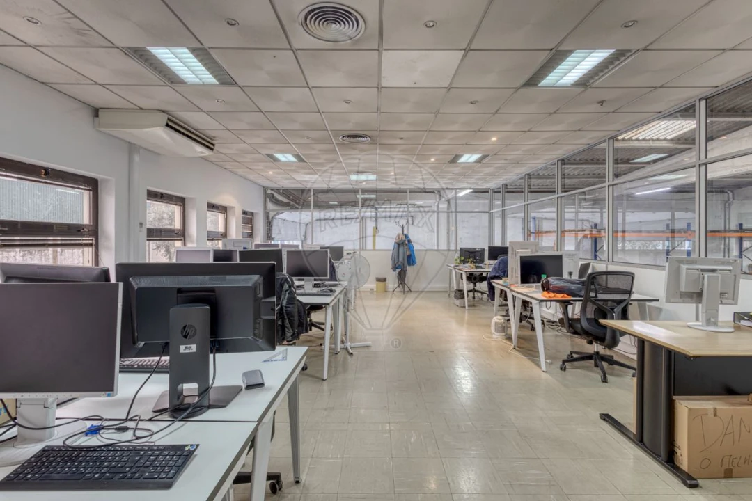 Armazém para Arrendamento em Cidade da Maia Foto 30