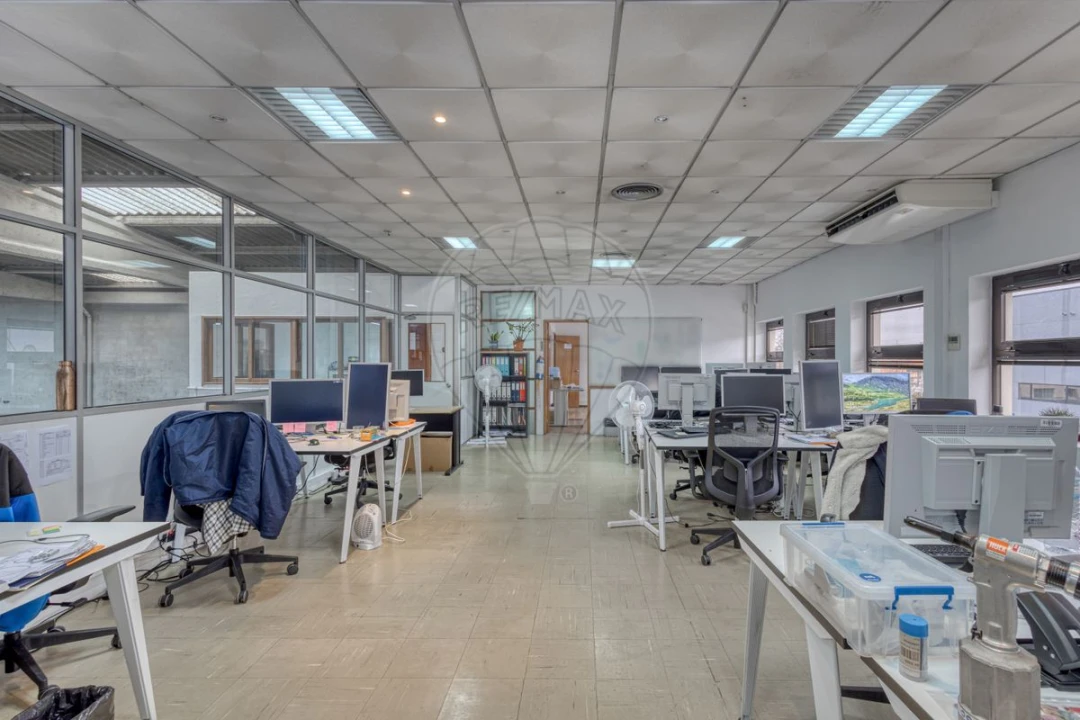 Armazém para Arrendamento em Cidade da Maia Foto 31