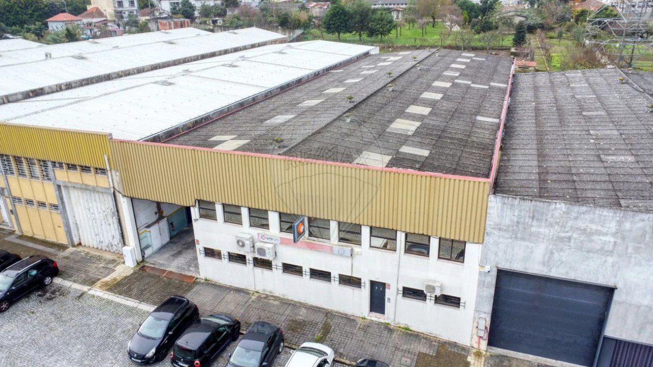 Armazém para Arrendamento em Cidade da Maia Foto 2