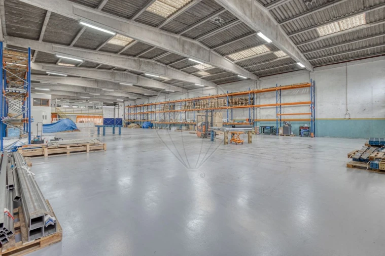 Armazém para Arrendamento em Cidade da Maia Foto 34