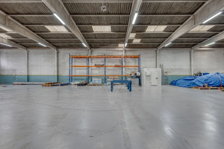 Armazém para Arrendamento em Cidade da Maia Foto 11