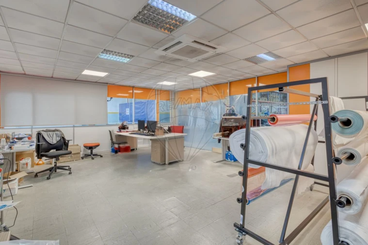 Armazém para Arrendamento em Cidade da Maia Foto 18