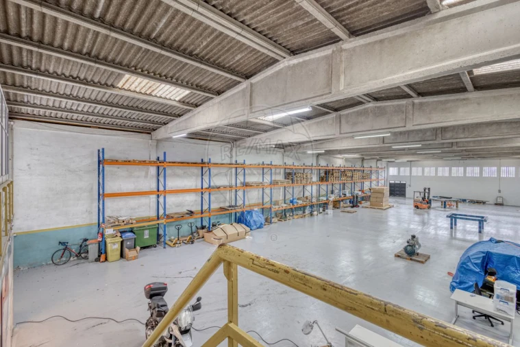 Armazém para Arrendamento em Cidade da Maia Foto 33