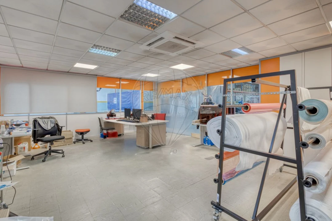 Armazém para Arrendamento em Cidade da Maia Foto 18