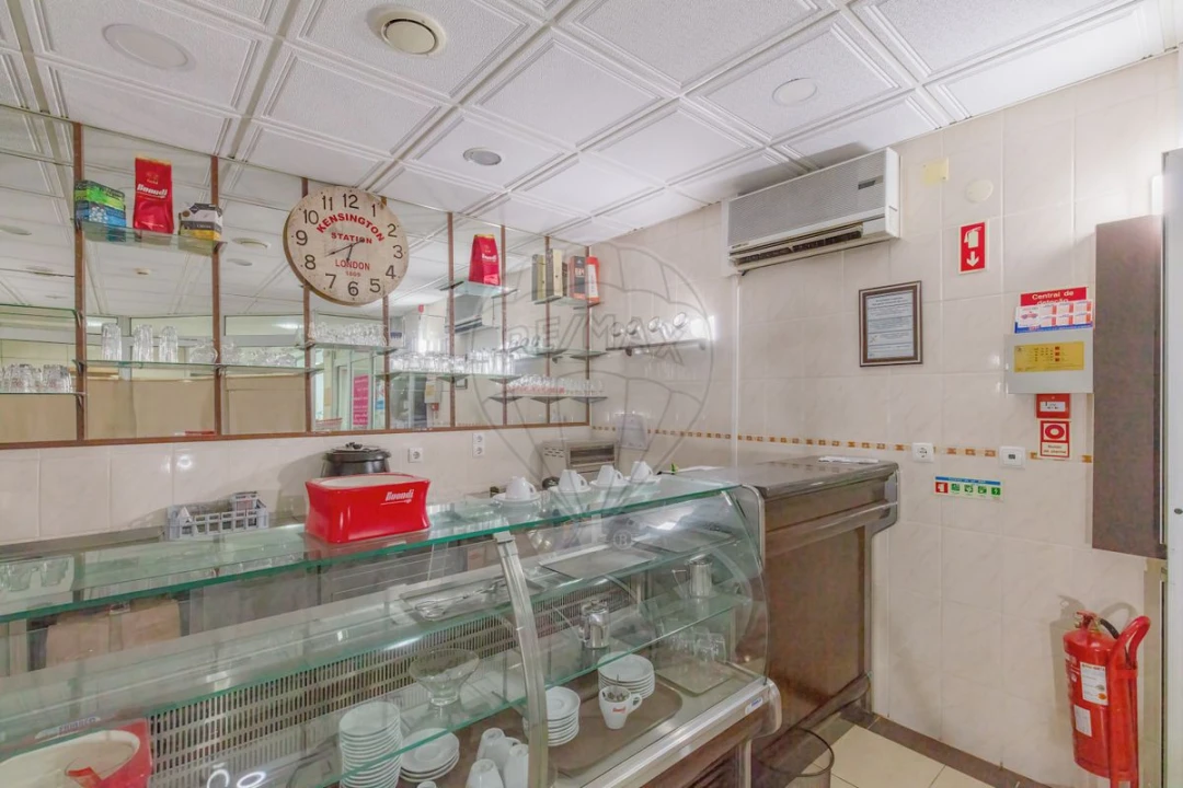 Loja para Venda em Póvoa de Santa Iria e Forte da Casa Foto 9