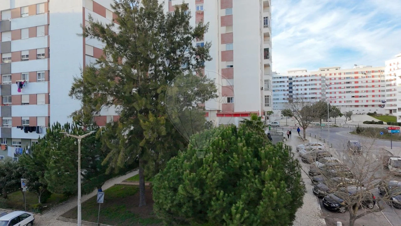 Loja para Venda em Póvoa de Santa Iria e Forte da Casa Foto 1