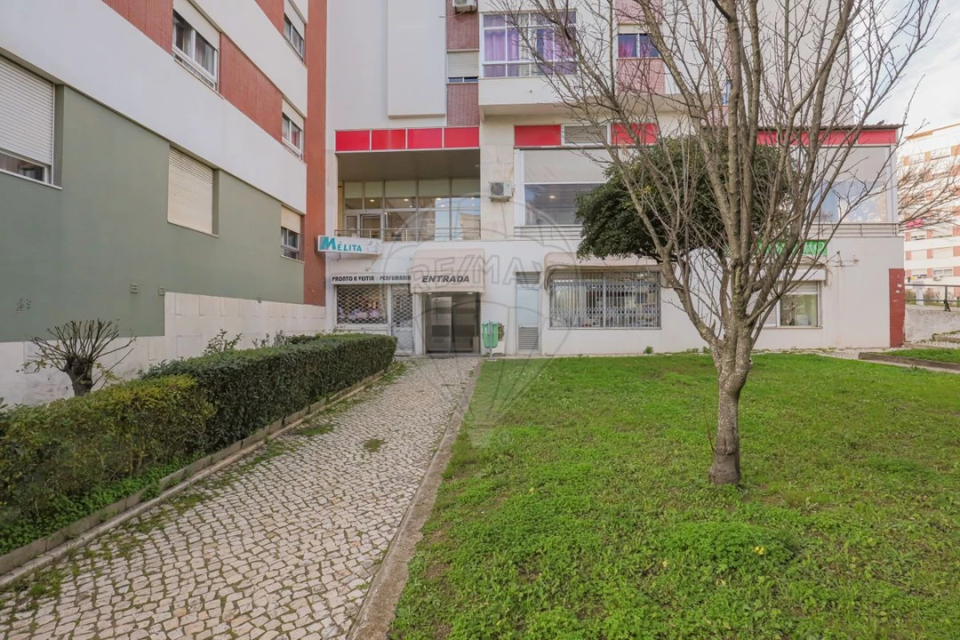 Loja para Venda em Póvoa de Santa Iria e Forte da Casa Foto 2