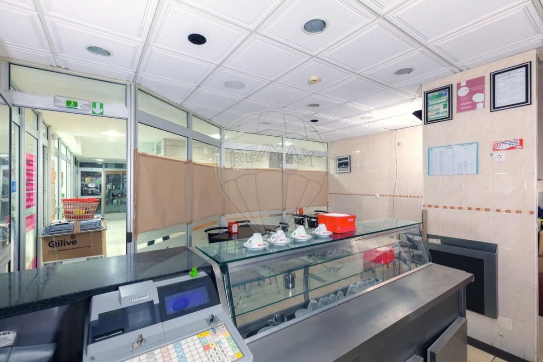 Loja para Venda em Póvoa de Santa Iria e Forte da Casa Foto 6