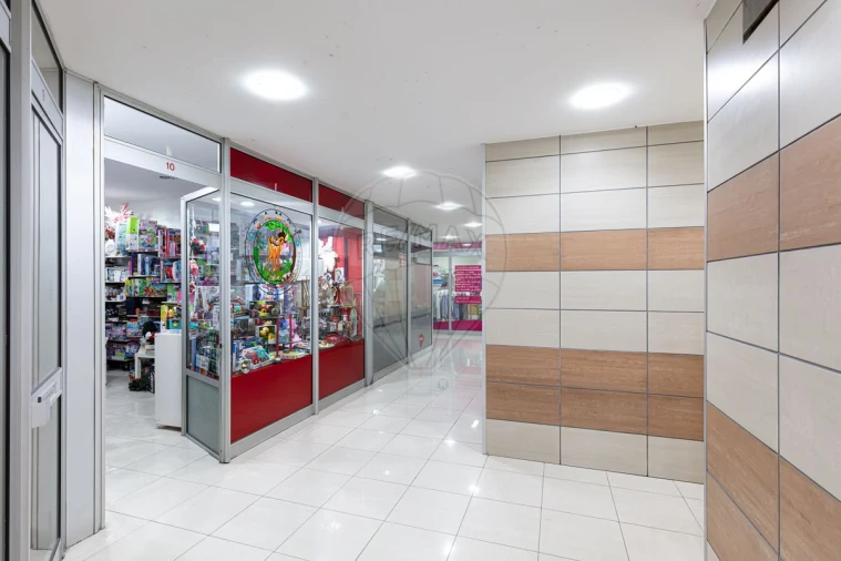 Loja para Venda em Póvoa de Santa Iria e Forte da Casa Foto 11