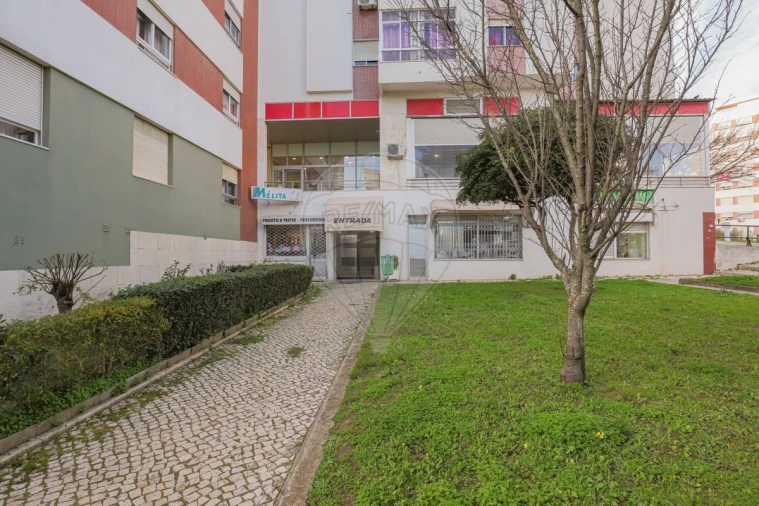 Loja para Venda em Póvoa de Santa Iria e Forte da Casa Foto 2