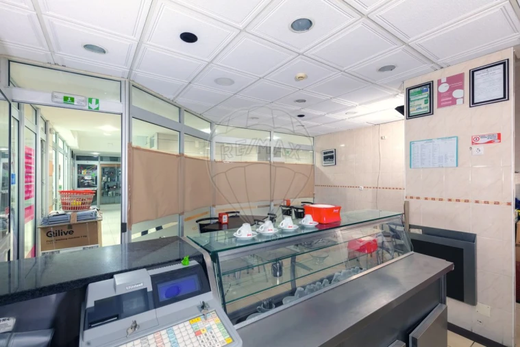 Loja para Venda em Póvoa de Santa Iria e Forte da Casa Foto 6