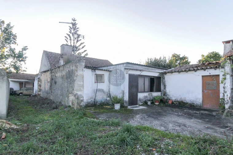 Moradia T4 para Venda em Almoster Foto 16