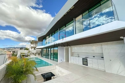 Moradia T4 para Venda em Funchal (Santa Maria Maior)