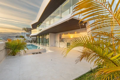 Moradia T4 para Venda em Funchal (Santa Maria Maior)