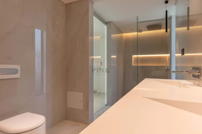 Moradia T4 para Venda em Funchal (Santa Maria Maior)