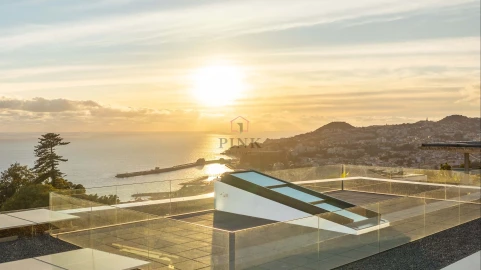 Moradia T4 para Venda em Funchal (Santa Maria Maior)