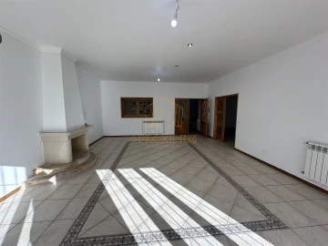 Moradia T4 para Venda em Buarcos