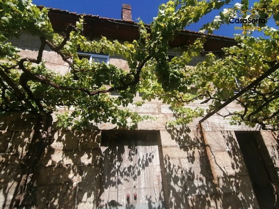 Moradia T3 para Venda em Oliveira do Douro Foto 9