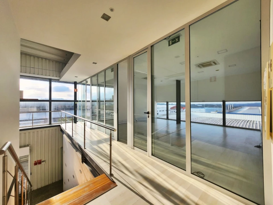 Armazém para Venda em Raiva, Pedorido e Paraíso Foto 6