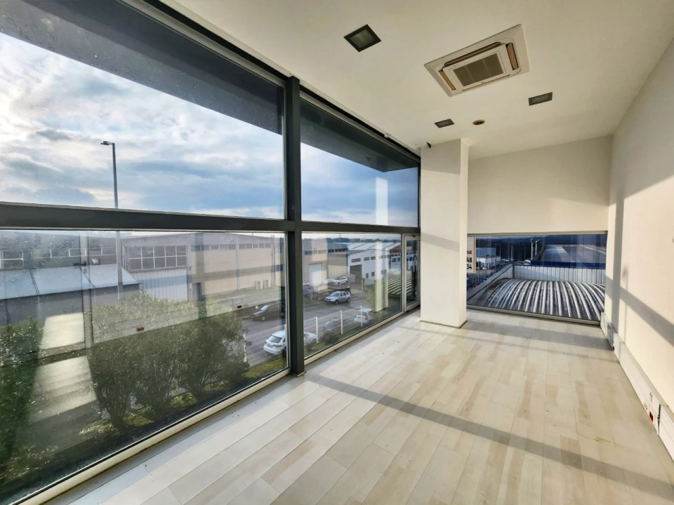 Armazém para Venda em Raiva, Pedorido e Paraíso Foto 7