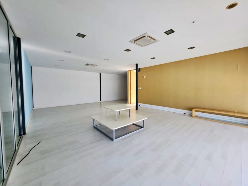 Armazém para Venda em Raiva, Pedorido e Paraíso Foto 8