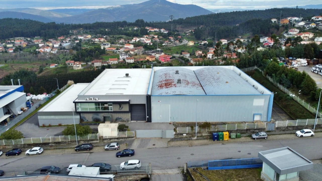 Armazém para Venda em Raiva, Pedorido e Paraíso Foto 3