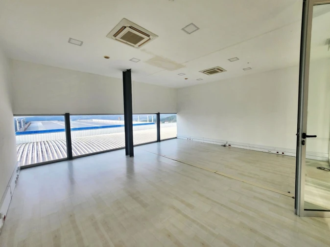 Armazém para Venda em Raiva, Pedorido e Paraíso Foto 9