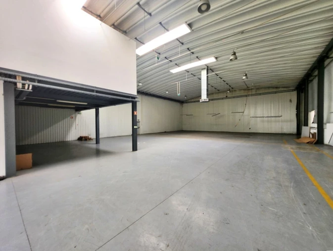 Armazém para Venda em Raiva, Pedorido e Paraíso Foto 14