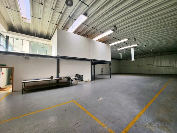 Armazém para Venda em Raiva, Pedorido e Paraíso Foto 13