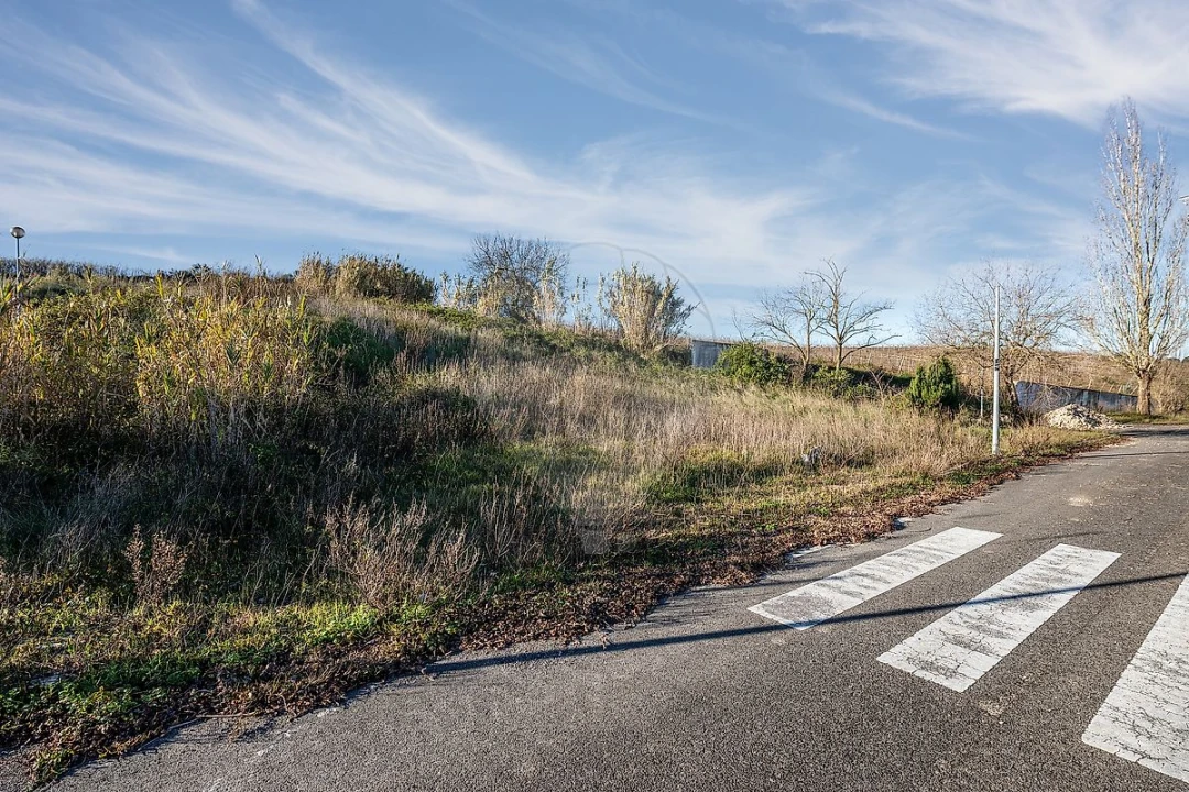 Terreno para Venda em Carvoeira e Carmões Foto 2