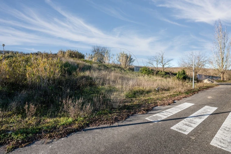 Terreno para Venda em Carvoeira e Carmões Foto 3