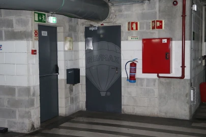 Armazém para Venda em Parque das Nações