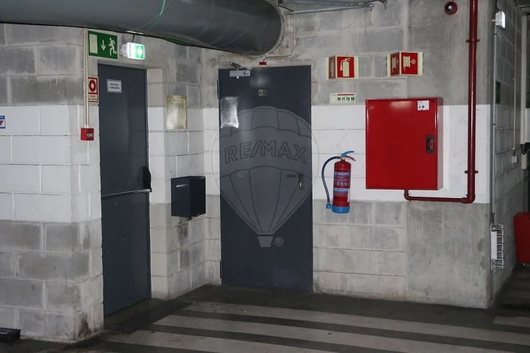 Armazém para Venda em Parque das Nações Foto 1