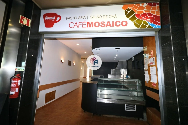 Loja para Venda em Cidade da Maia Foto 2