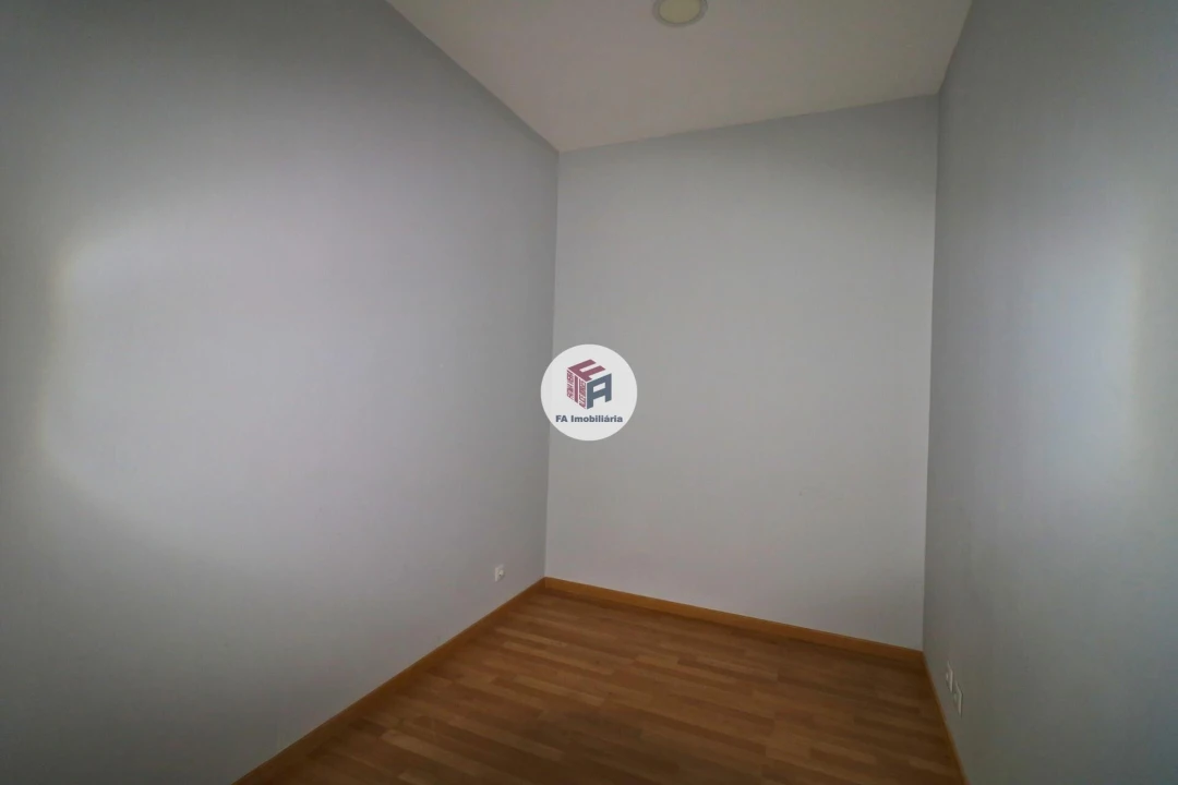 Loja para Arrendamento em Cidade da Maia Foto 3