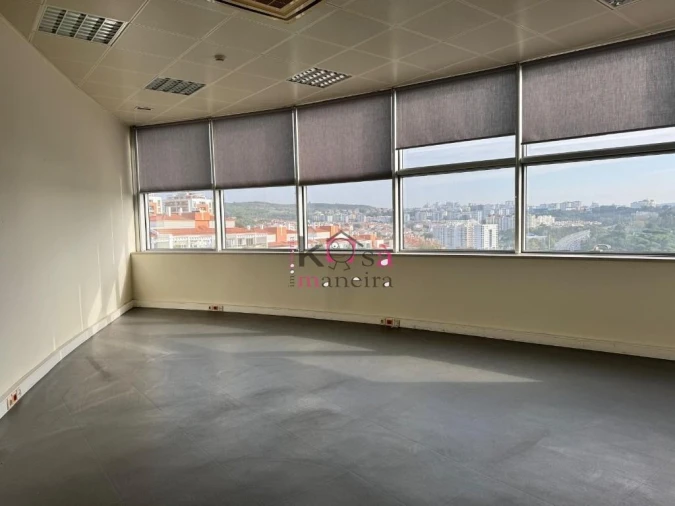 Prédio para Venda em Carnaxide e Queijas Foto 18