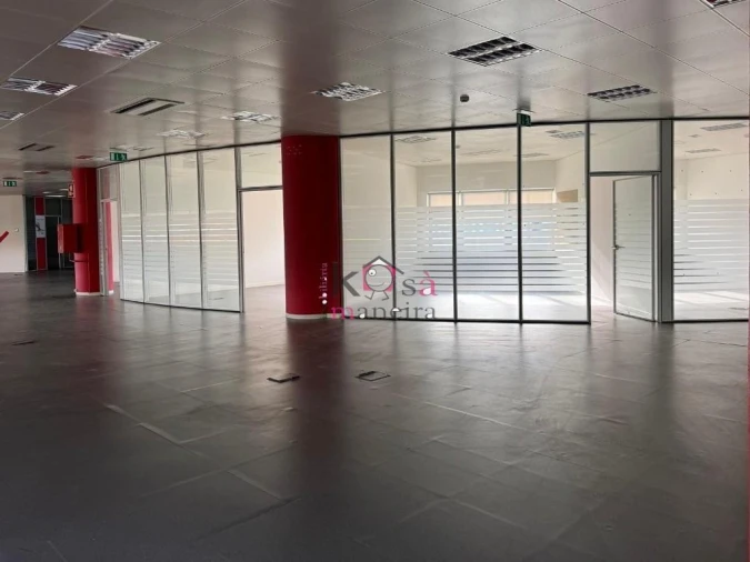 Prédio para Venda em Carnaxide e Queijas Foto 11