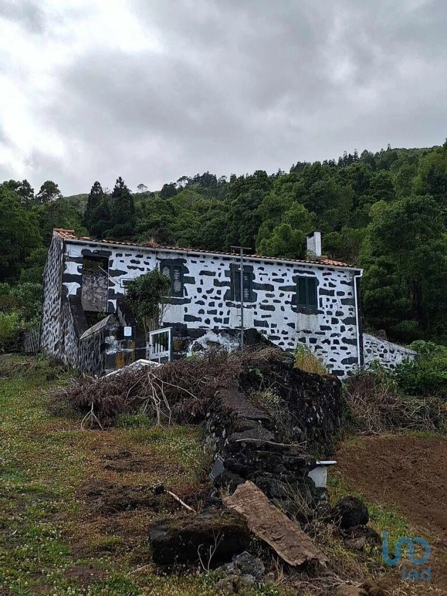 Moradia T4 para Venda em Ribeiras Foto 2