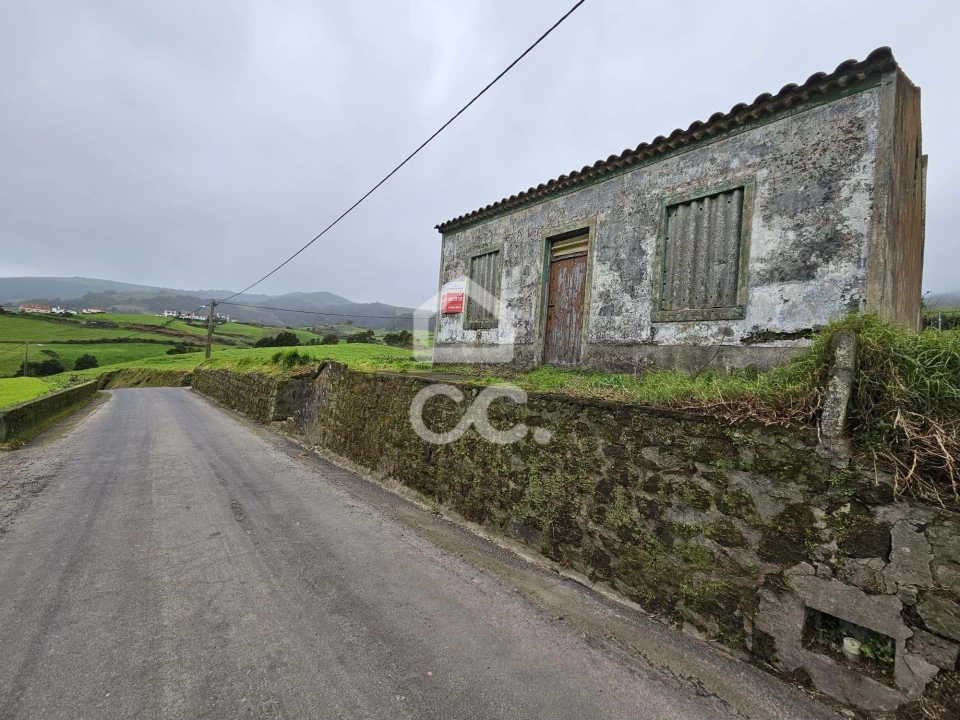 Moradia T3 para Venda em Povoação Foto 9