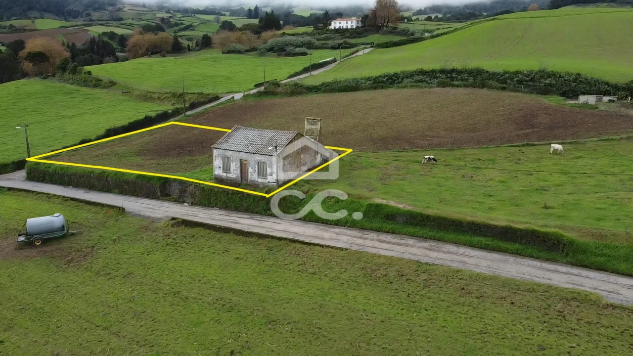 Moradia T3 para Venda em Povoação Foto 1